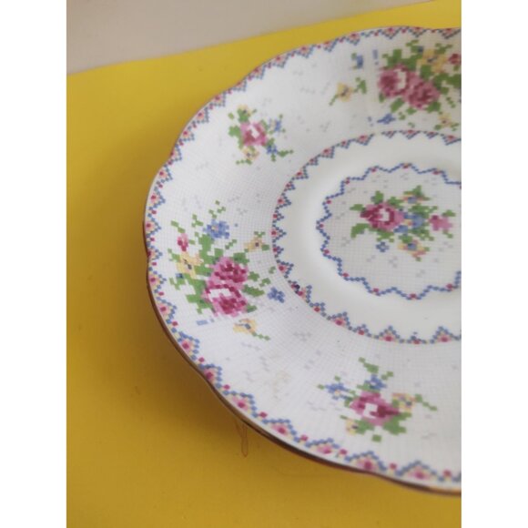 VINTAGE ROYAL ALBERT "Petit Point China" TEACUP & SAUCER SET  ENGLAND - Picture 10 of 14
